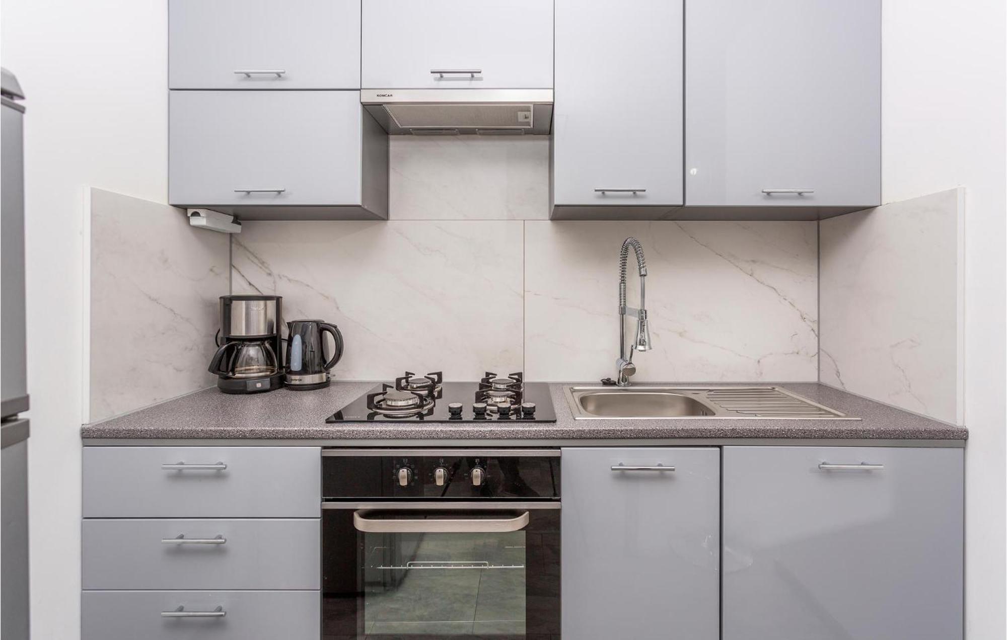 Beautiful Apartment In Malinska With Kitchen Buitenkant foto