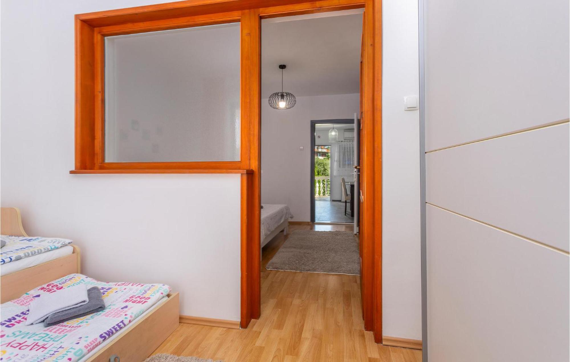 Beautiful Apartment In Malinska With Kitchen Buitenkant foto