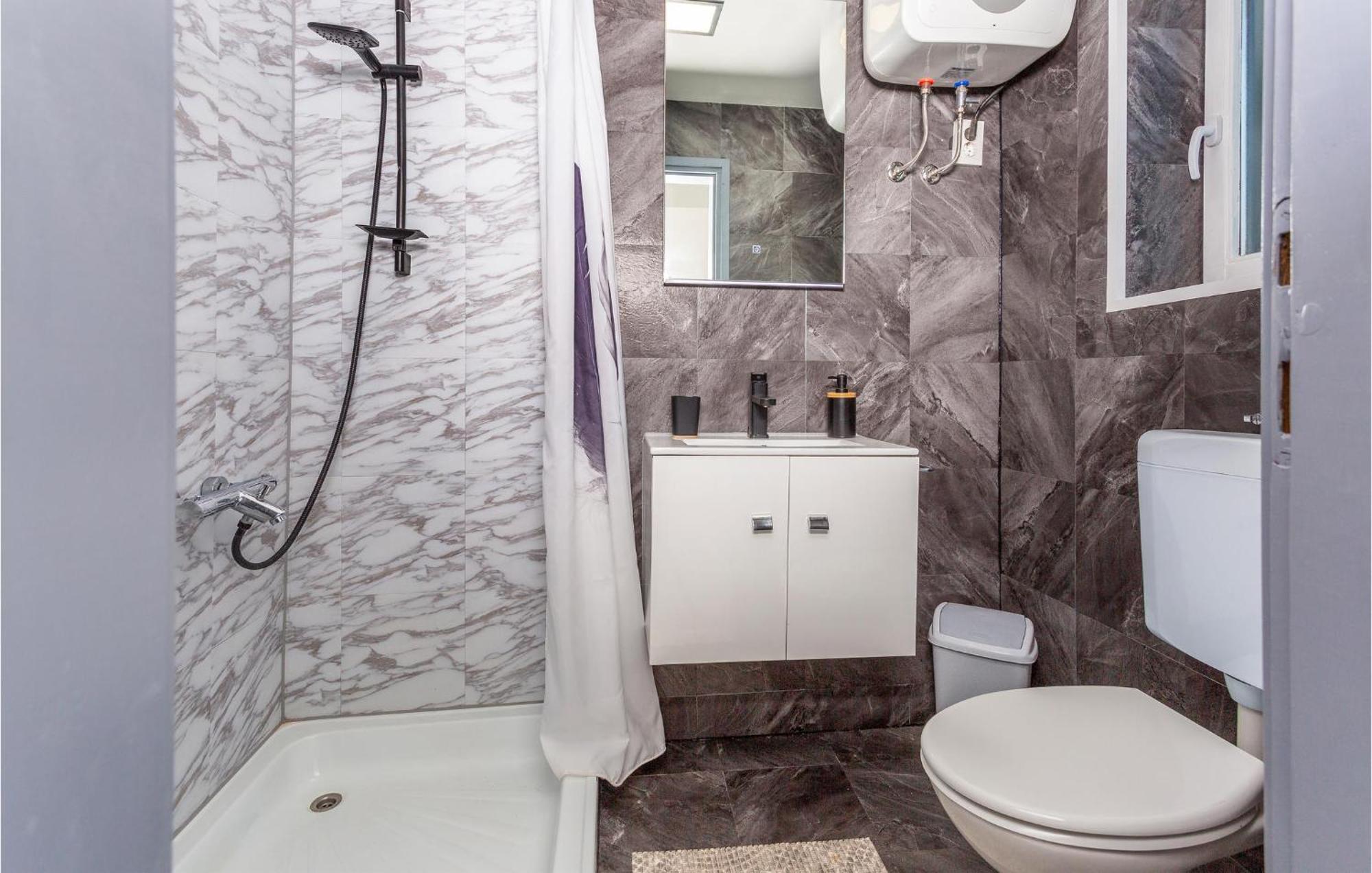 Beautiful Apartment In Malinska With Kitchen Buitenkant foto
